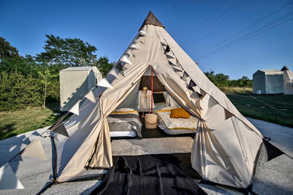 Istumisnurk majutusasutuses Smart glamp