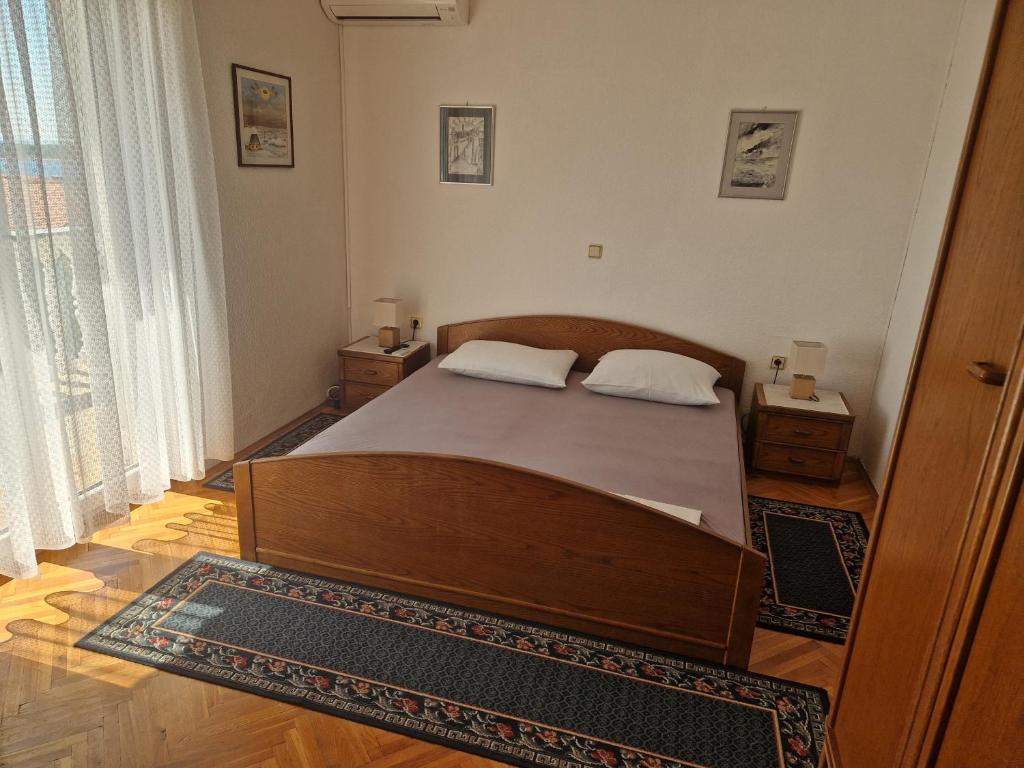 Postel nebo postele na pokoji v ubytování Apartments Vuksan