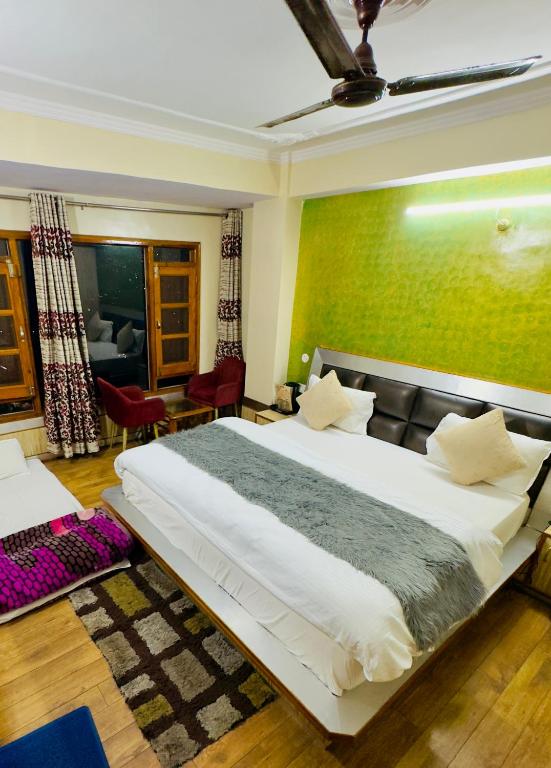 Postel nebo postele na pokoji v ubytování Hotel Apple Regency