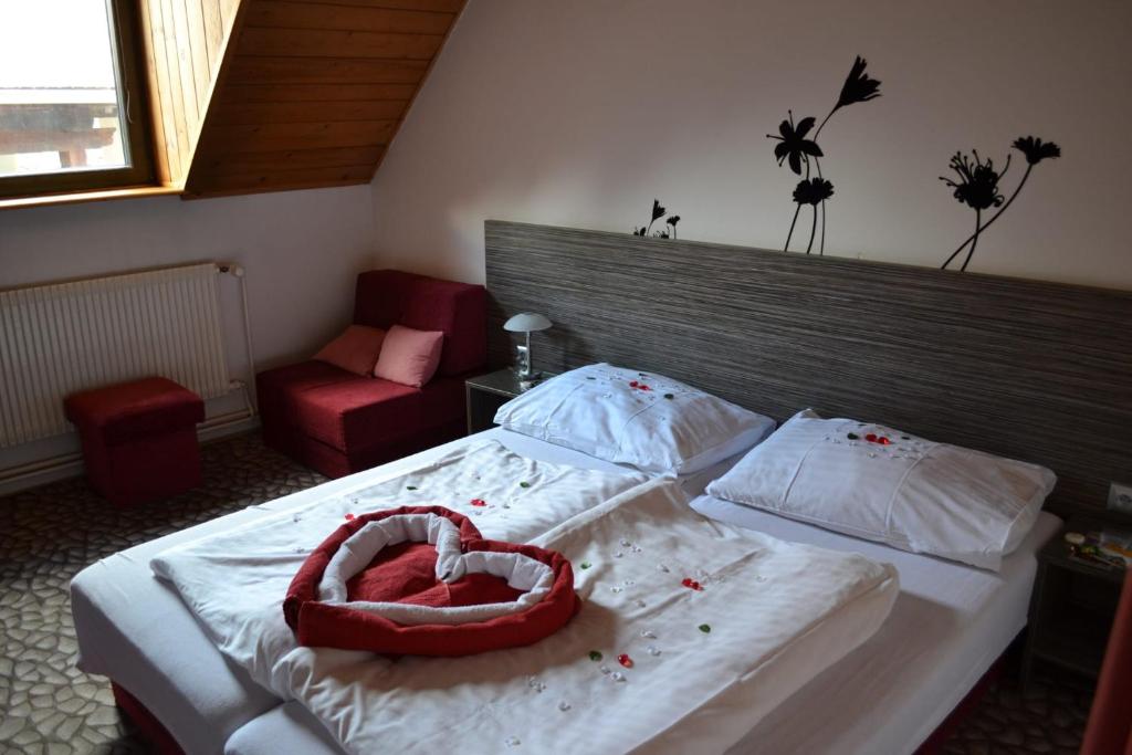 Postel nebo postele na pokoji v ubytování Pension u Faustů