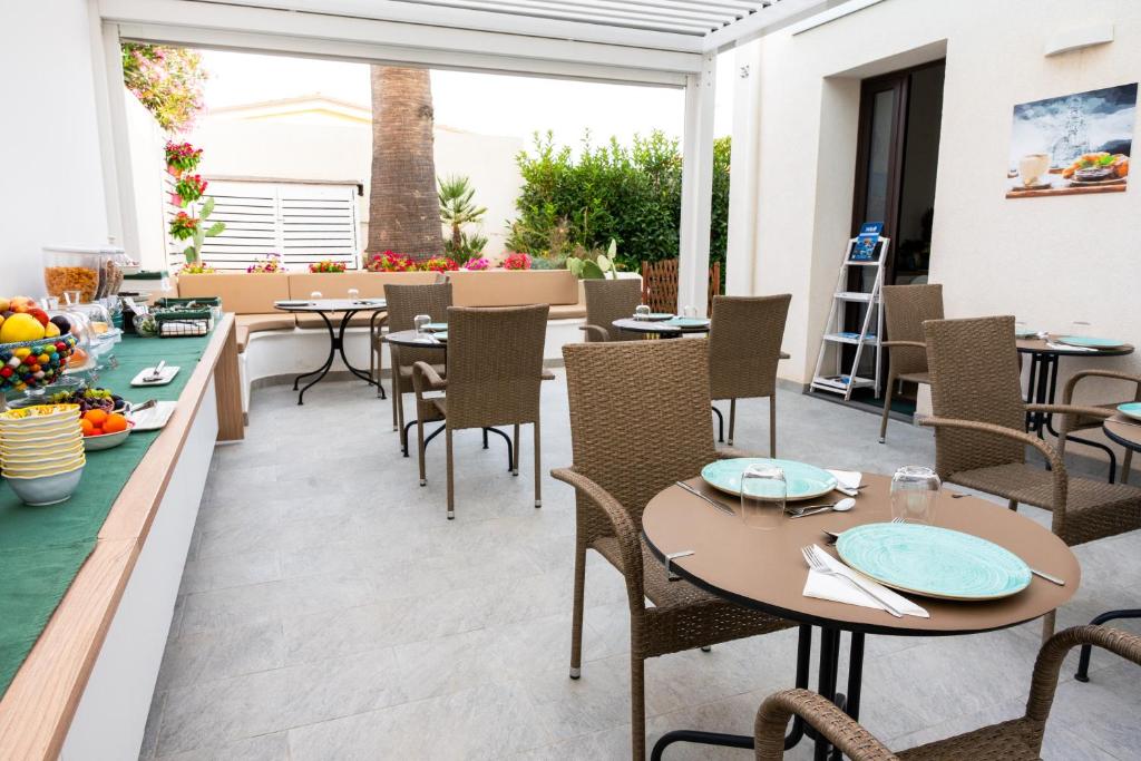 Гостиная зона в Elaia Rooms