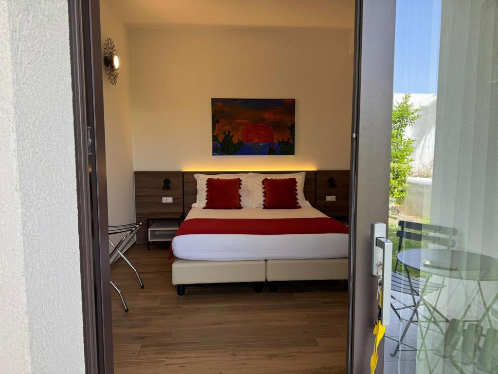 Кровать или кровати в номере Elaia Rooms