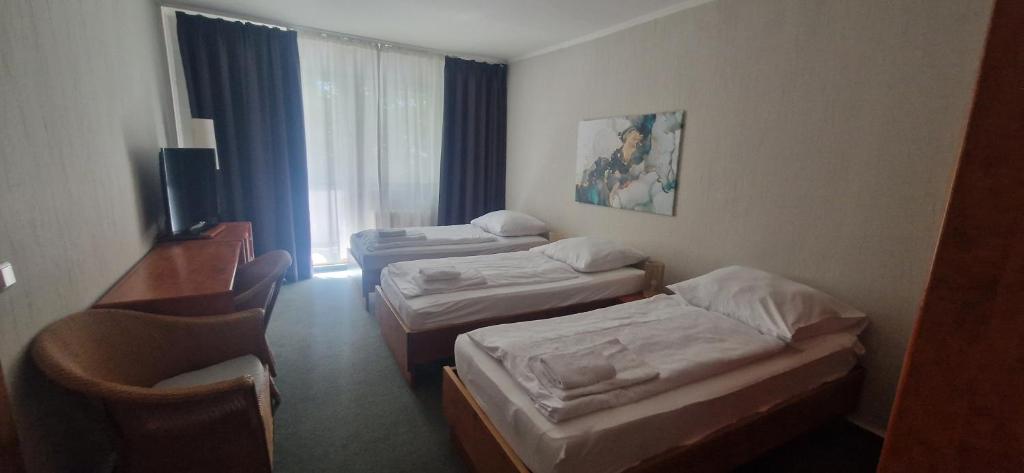 BusinessHotel Am Peetzsee Grünheide - Familiekamer Met Balkon