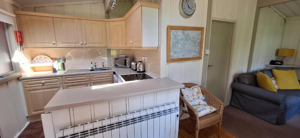 Kuchyň nebo kuchyňský kout v ubytování Lochend Chalets