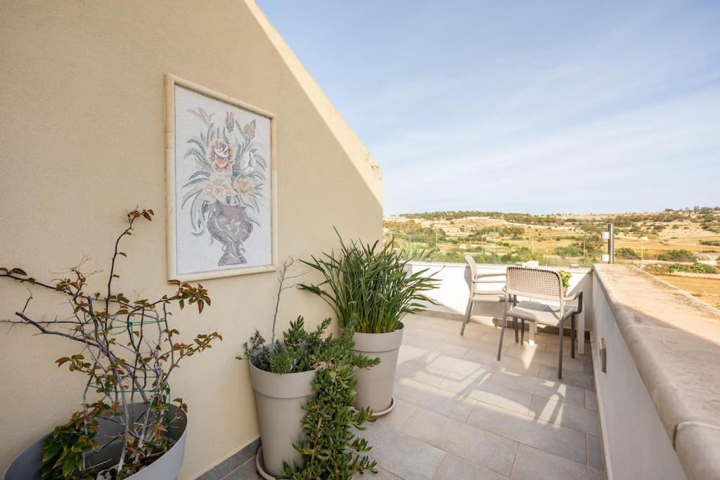 Balkón nebo terasa v ubytování Seagull Penthouse Marsaxlokk