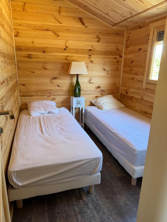 Postel nebo postele na pokoji v ubytování Cabanon au bord du petit Rhône