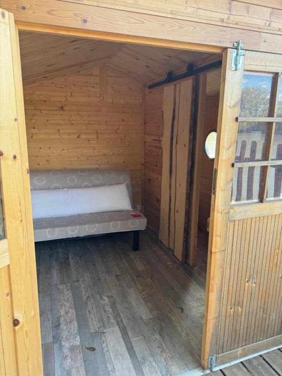 Postel nebo postele na pokoji v ubytování Cabanon au bord du petit Rhône