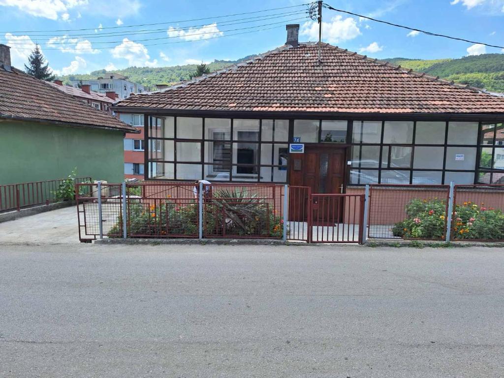 a building with a fence in front of it at Apartman Vuković in Foča