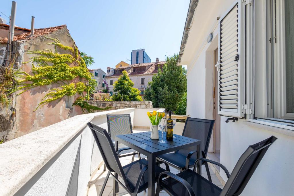 Koki's nest - Cozy apartment with terrace in Oldtown, near the beach