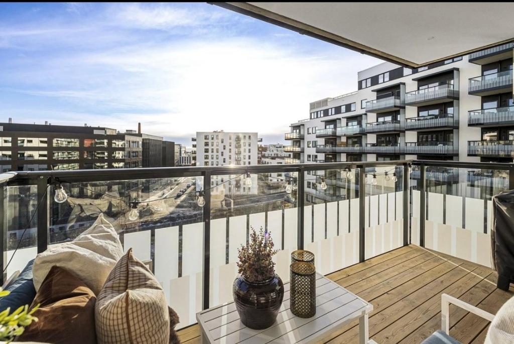a balcony with a view of a city at Moderne leilighet i Lørenveien in Oslo