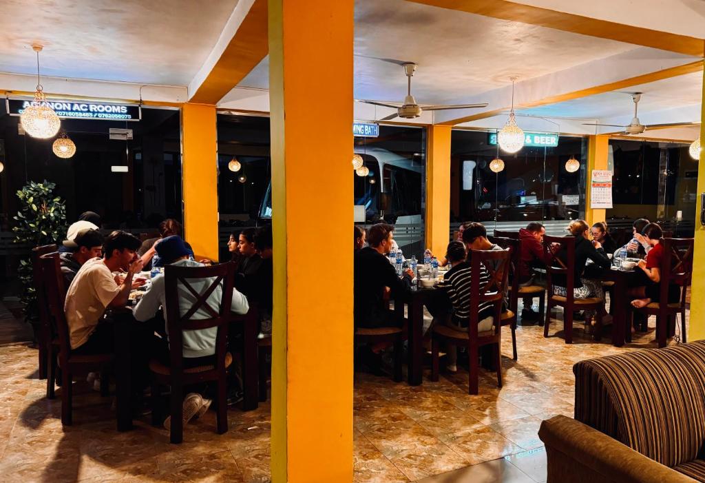 Restaurace v ubytování Adams peak Grand