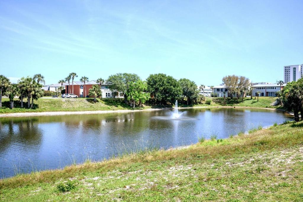Blick auf einen Fluss in der Nähe des Ferienhauses