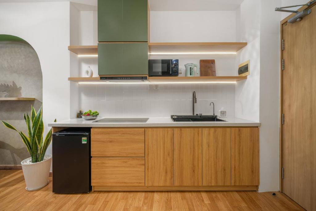 Kuchyň nebo kuchyňský kout v ubytování Q Apartment Da Nang