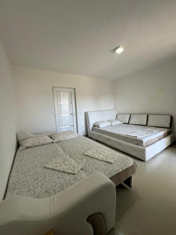 Postel nebo postele na pokoji v ubytování Apartmani ZMS