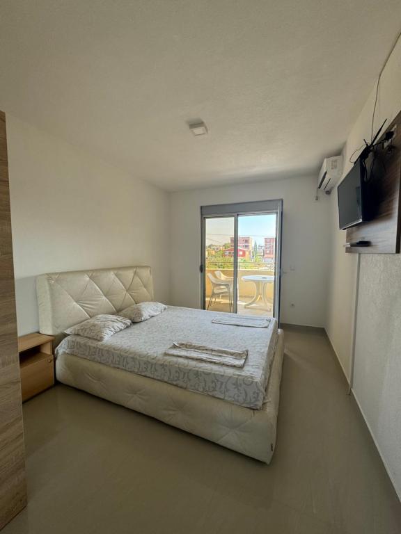 Postel nebo postele na pokoji v ubytování Apartmani ZMS