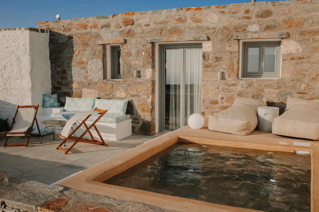 Bazén v ubytování Venue Villas - Folegandros nebo v jeho okolí
