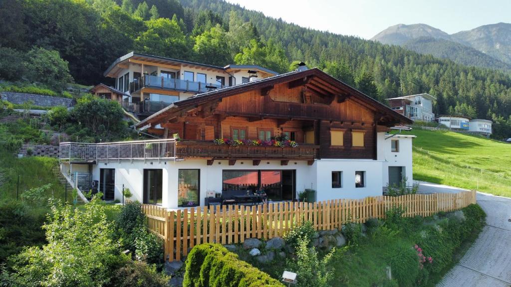 Nespecifikovaný výhled na hory nebo výhled na hory při pohledu z apartmánu