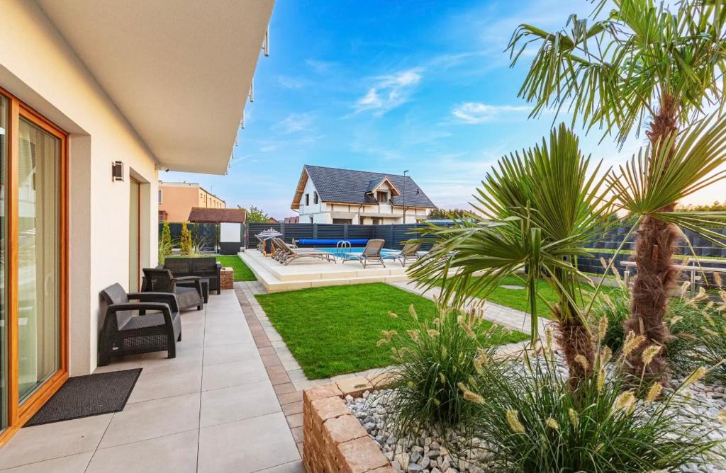 Bazén v ubytování KASHUBIAN Resort nebo v jeho okolí