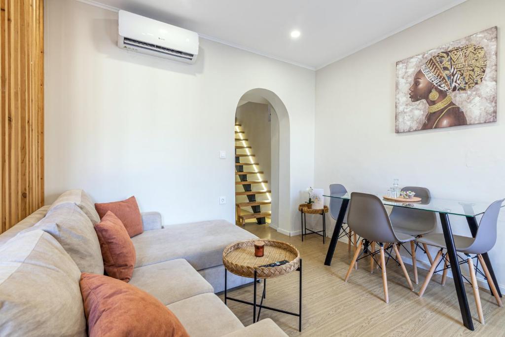A seating area at Stef&Art Old Town House