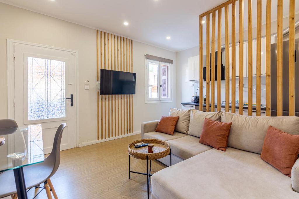 A television and/or entertainment centre at Stef&Art Old Town House