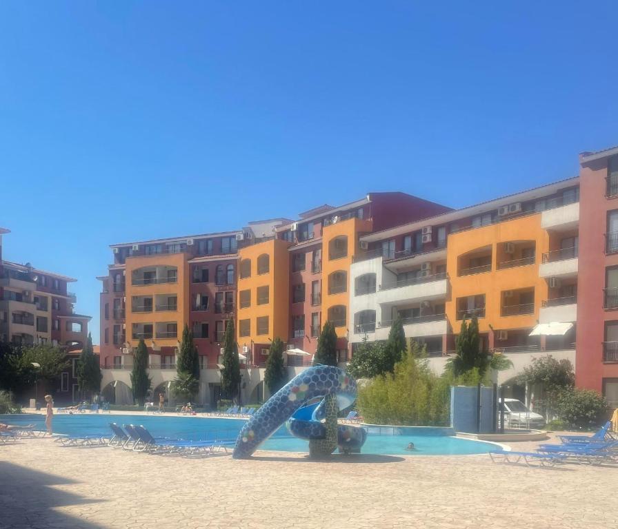 Bazén v ubytování Marina Cape Sky View Lux Apartment in Aheloy nebo v jeho okolí
