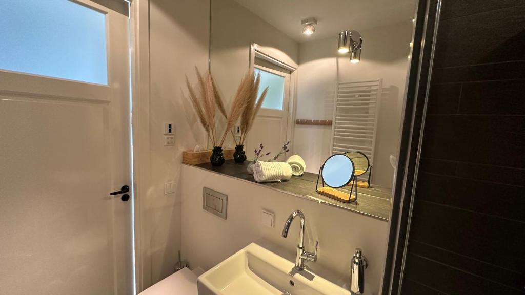 Koupelna v ubytování Luxe B&B "In de Schulp", ontspan en geniet van comfort en stijl