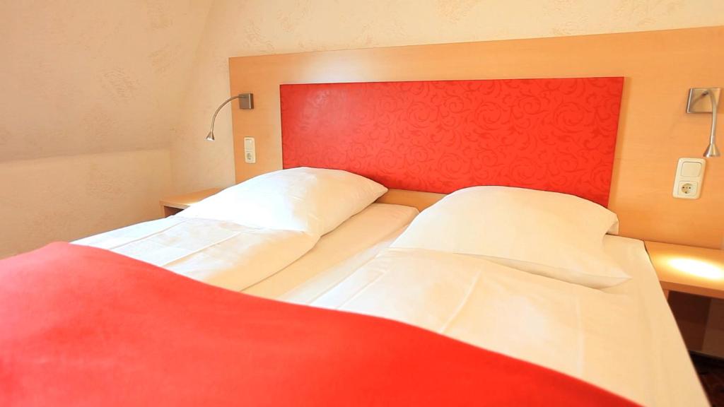 Postel nebo postele na pokoji v ubytování Adesso Hotel Kassel -pay at property on arrival- Ihr Automatenhotel in Kassel