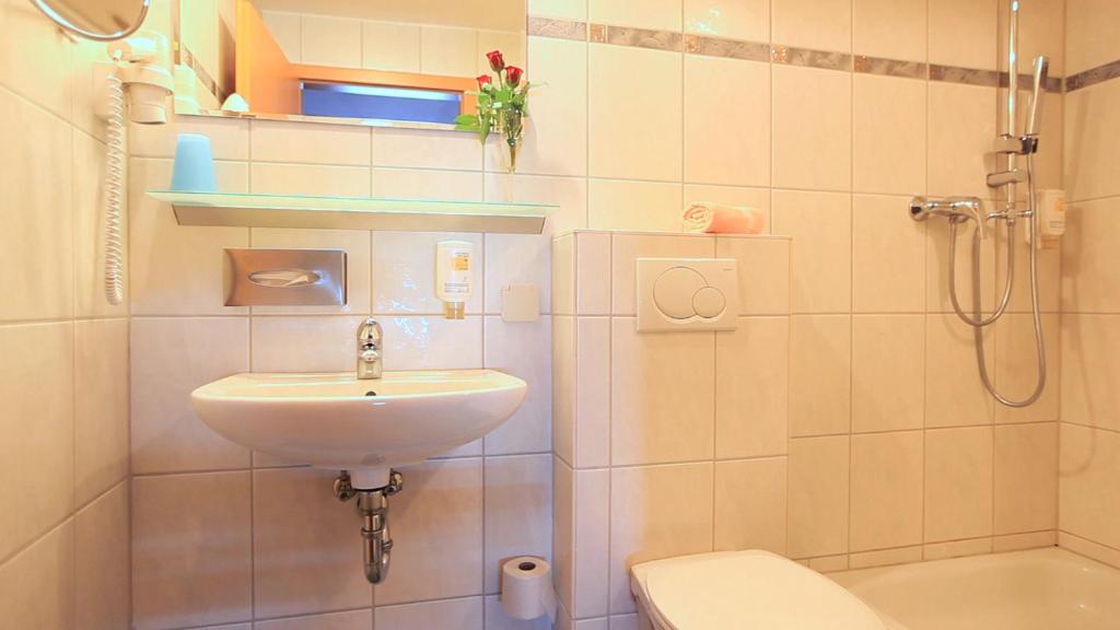 Koupelna v ubytování Adesso Hotel Kassel -pay at property on arrival- Ihr Automatenhotel in Kassel