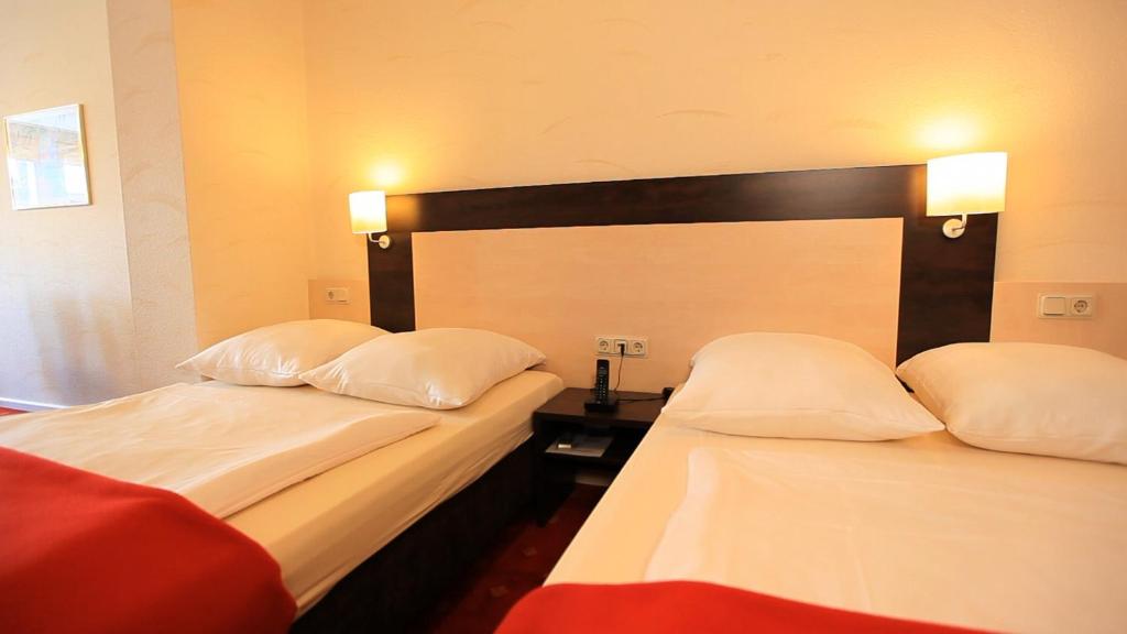 Postel nebo postele na pokoji v ubytování Adesso Hotel Kassel -pay at property on arrival- Ihr Automatenhotel in Kassel