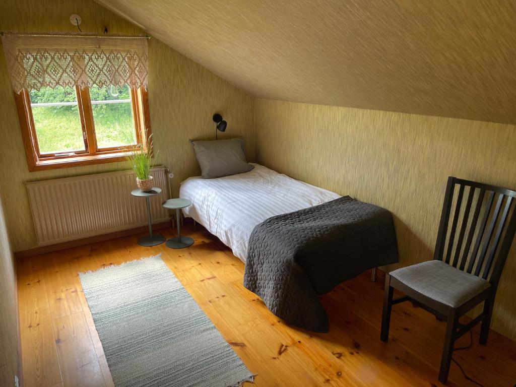 Postel nebo postele na pokoji v ubytování Skirsnäs gård