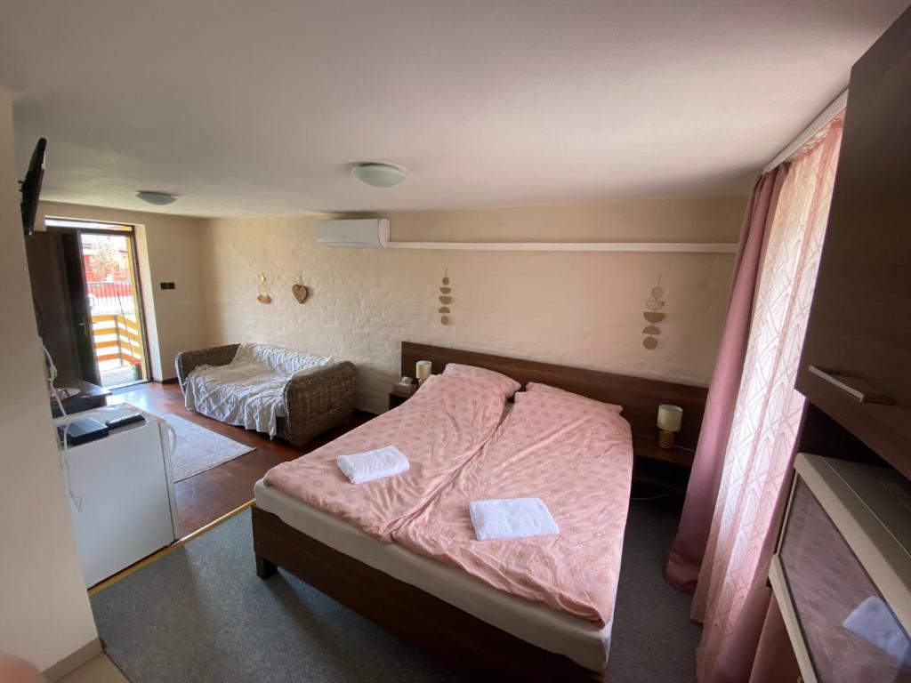 Summer Apartments - One-Bedroom Apartment