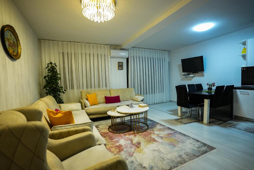 TV a/nebo společenská místnost v ubytování Prishtina Guests