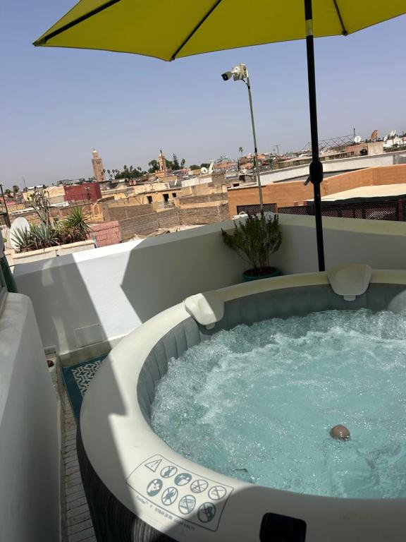 Fotografie z fotogalerie ubytování Riad Amazing Amazigh avec jacuzzi petit déjeuner compris avec aussi chambres familiales près de la place jemaa El fna v Marrákéši