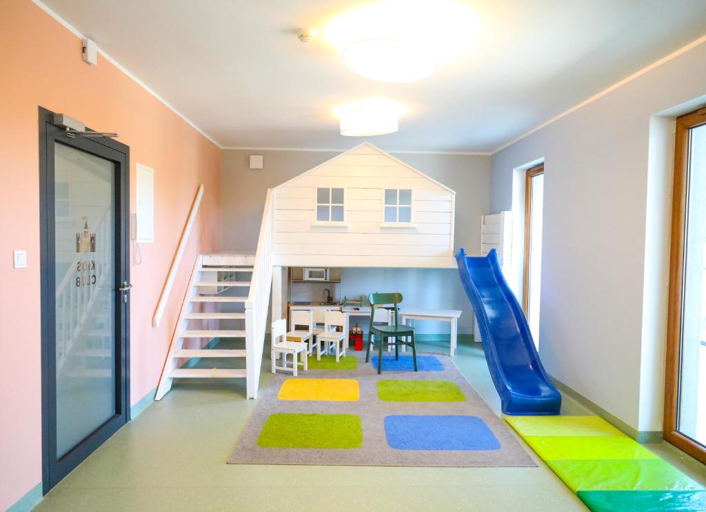 Detský klub v ubytovaní HoliApart in Nautikka Park - blisko plaży, kids club, plac zabaw, garaż podziemny