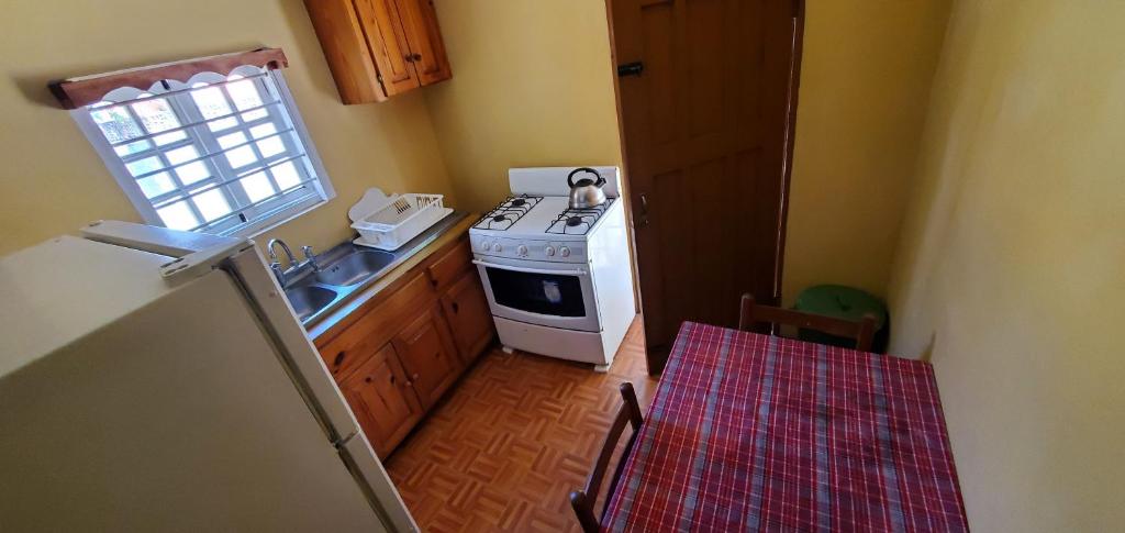 Little Shaw Park Guest House - Family Room With Bathroom