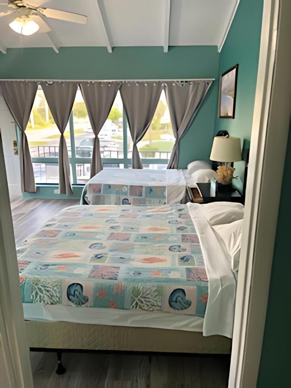 Postel nebo postele na pokoji v ubytování Avalon Resort of Deerfield Beach