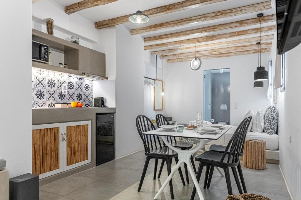Kuchyň nebo kuchyňský kout v ubytování Aelia Suites