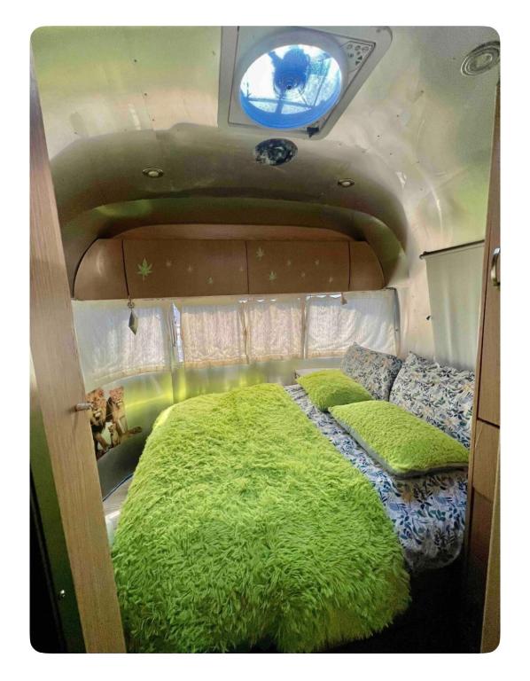 Postel nebo postele na pokoji v ubytování Airstream Get Away!