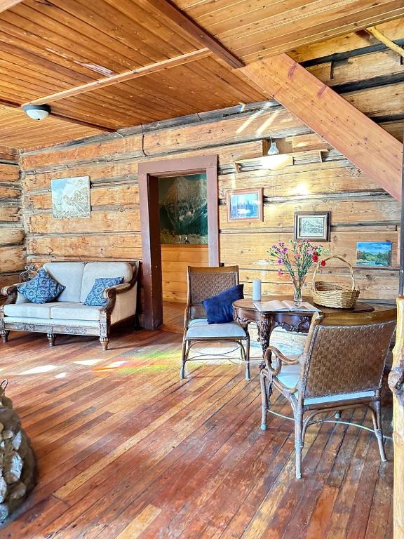 a living room with a table and chairs and a couch at Rustic Beaverfoot Lodge Room N10 in Parson