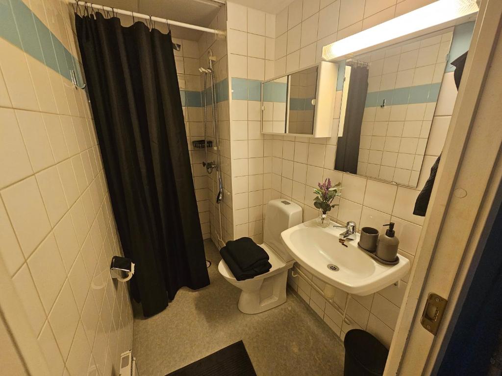 Koupelna v ubytování Central Room with Private Entrance and Ensuite Bathroom