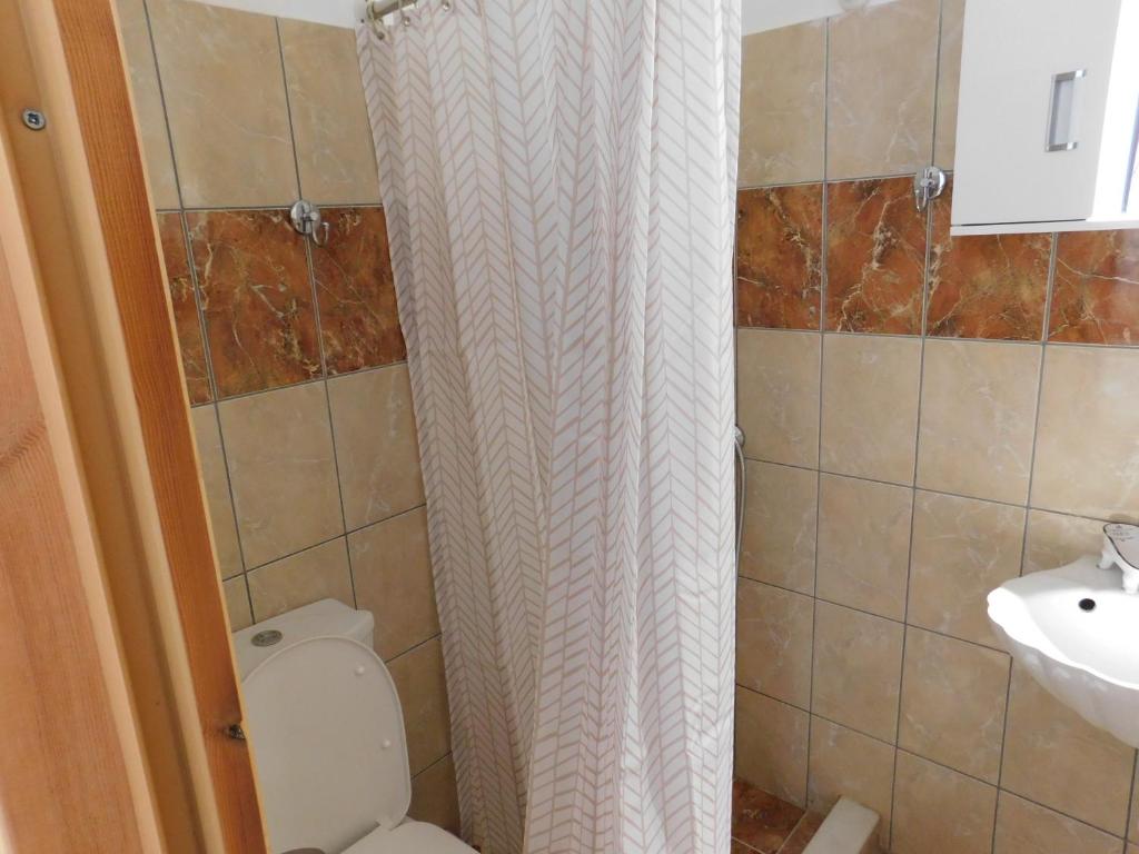 A bathroom at ASTYSTUDIO