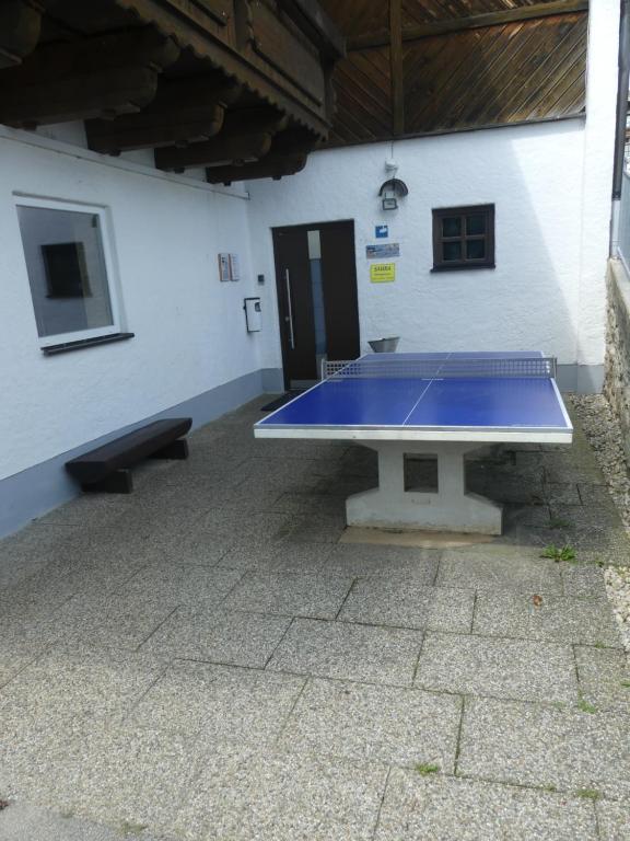 Stolní tenis v ubytování Dreiländereck mit Sauna und Pool, Wohnung 403 nebo okolí