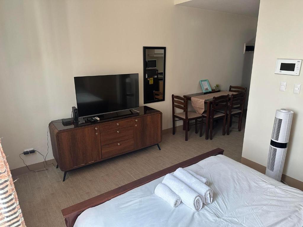 TV a/nebo společenská místnost v ubytování One Madison Place, Tower 2 - 10N MEGAWORLD Iloilo