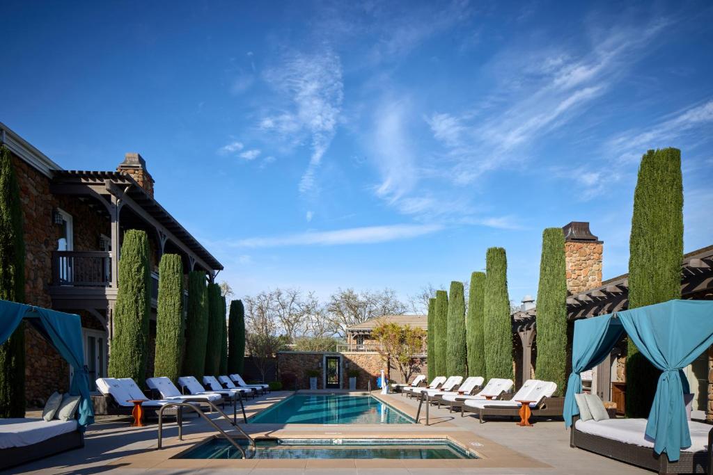 Bazén v ubytování Bardessono Hotel and Spa nebo v jeho okolí