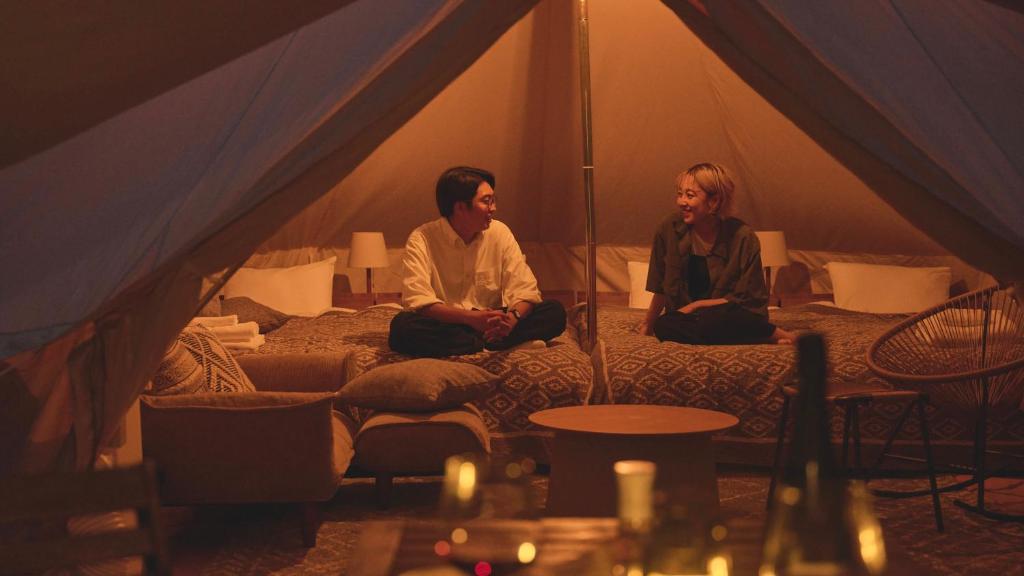 Posezení v ubytování Yoichi Vineyard Glamping