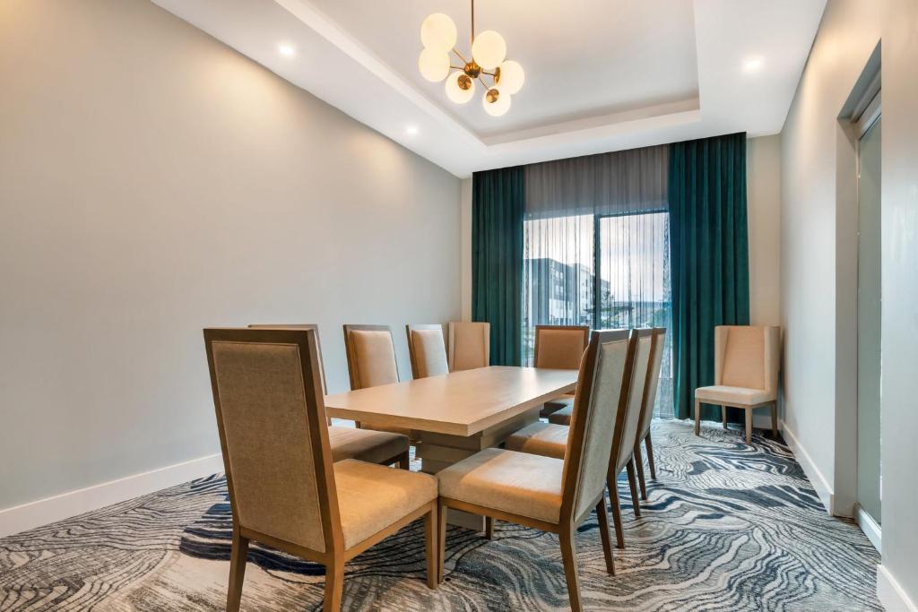 Posezení v ubytování EVEN Hotel Waco - University Area by IHG