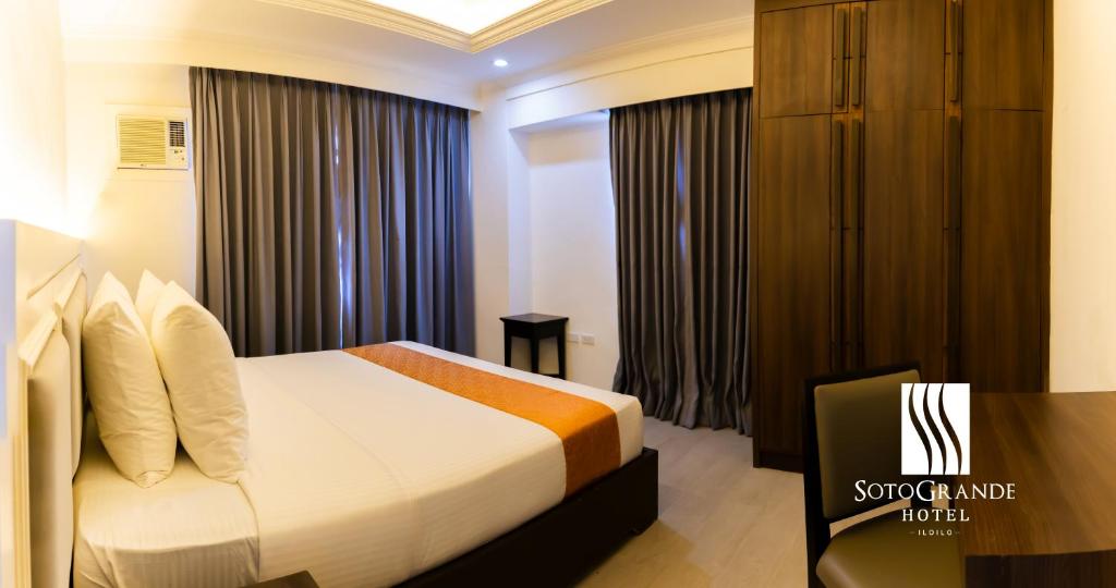 Postel nebo postele na pokoji v ubytování Sotogrande Iloilo Hotel