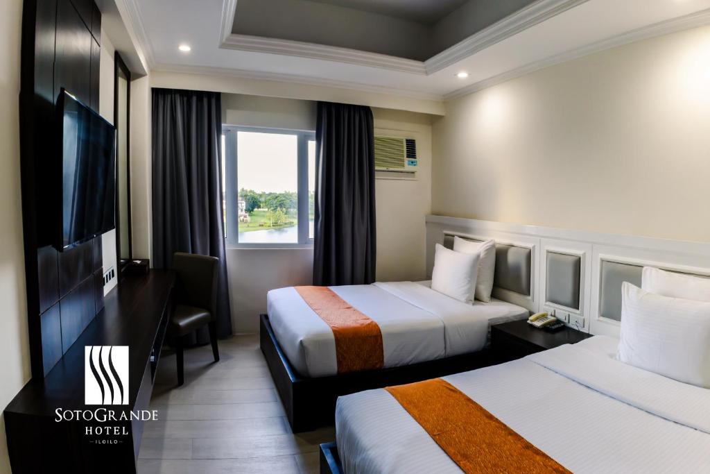 Postel nebo postele na pokoji v ubytování Sotogrande Iloilo Hotel