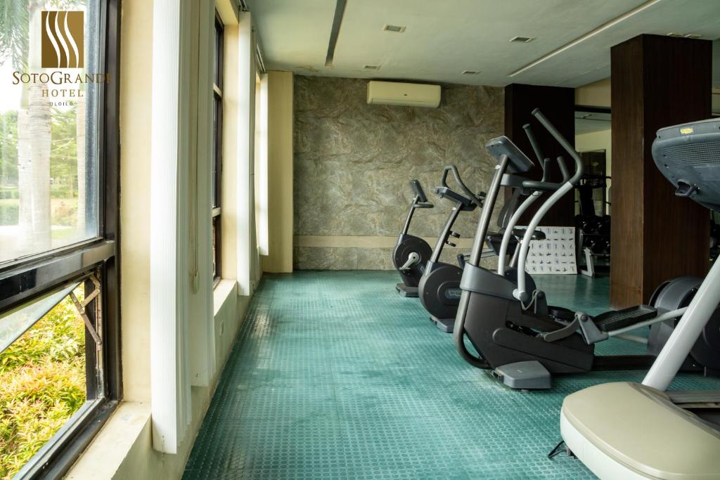 Fitness centrum a/nebo fitness zařízení v ubytování Sotogrande Iloilo Hotel