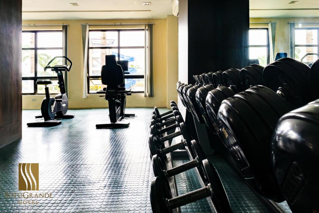 Fitness centrum a/nebo fitness zařízení v ubytování Sotogrande Iloilo Hotel